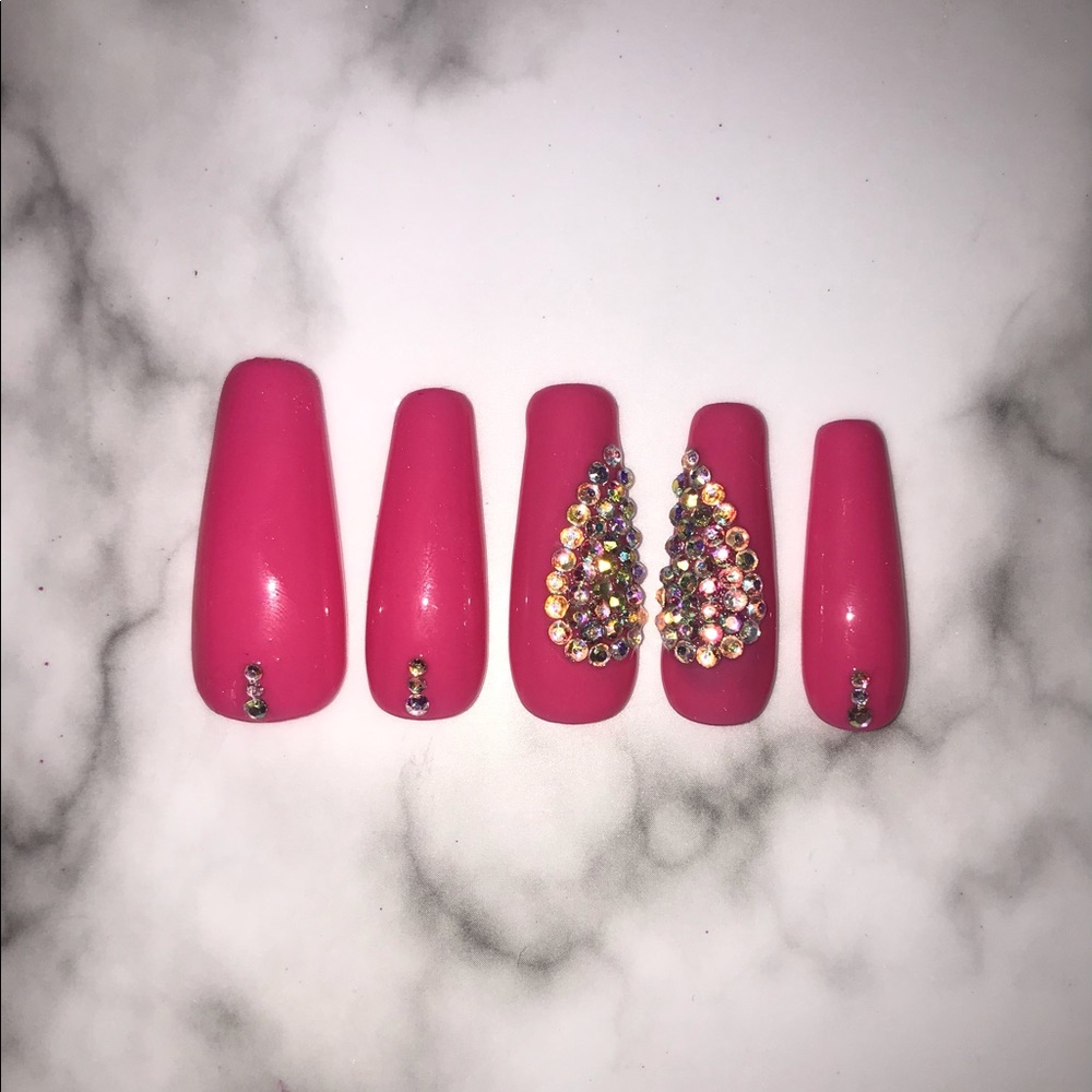 GEL- hot pink bling heart press on nails
